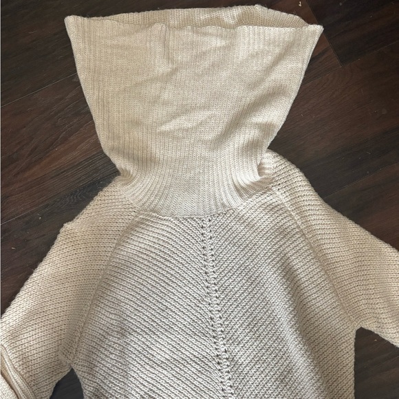 Vera Moda size small Cozy Cream EXTRA LARGE Cowl Neck Sweater, oversized, knit - Picture 6 of 6